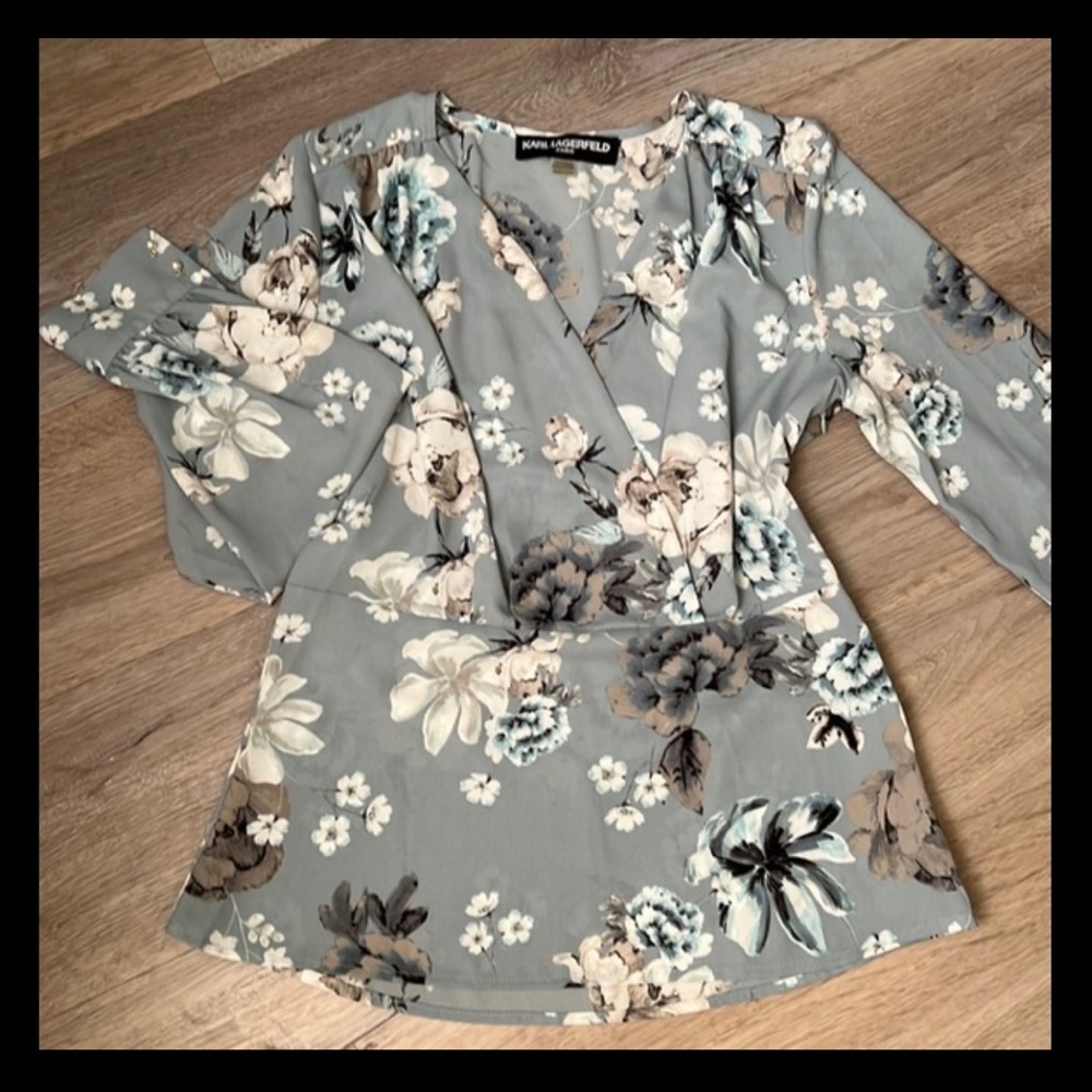🤭Karl Lagerfeld Paris loose fabric blouse size xs on sale ♥️